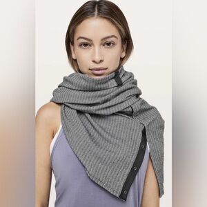 Lululemon Vinyasa Snap Scarf/Wrap/Cover Up Heathered Herringbone Black/Gray